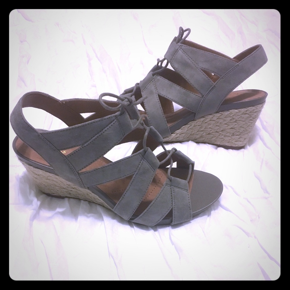 Clarks Women’s Acina Chester Strappy Wedge Sage 9W